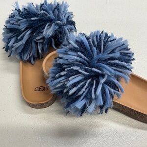 UGG RIBBON BLUE CINDI YARN FRINGE
